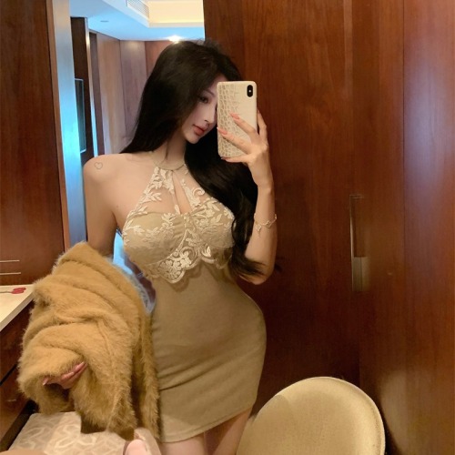 Photographed Amber Flowing Light Personality Embroidered Gold-Plated V-Neck Dress