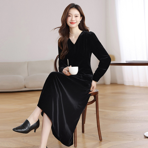 High-end Velvet Dress for Women - New French Style, V-Neck, Slimming, Long Middle-Length