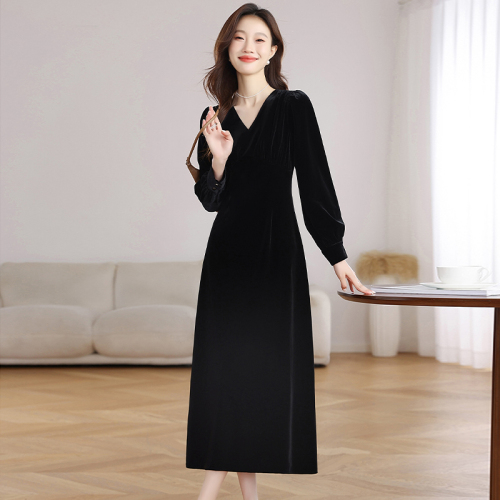 High-end Velvet Dress for Women - New French Style, V-Neck, Slimming, Long Middle-Length