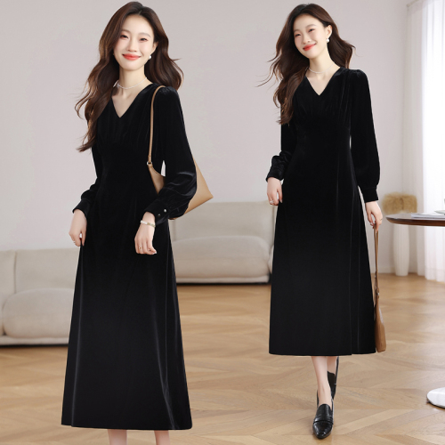 High-end Velvet Dress for Women - New French Style, V-Neck, Slimming, Long Middle-Length