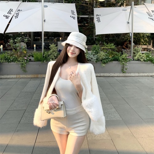 Real-shot ~ Chanel-style coat for women, super stylish winter piece in a gentle French-inspired design—woolen blend with fluffy accents, perfect for a short, chic look.