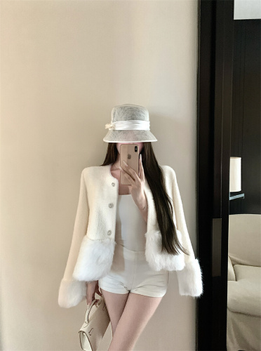 Real-shot ~ Chanel-style coat for women, super stylish winter piece in a gentle French-inspired design—woolen blend with fluffy accents, perfect for a short, chic look.