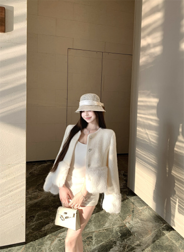 Real-shot ~ Chanel-style coat for women, super stylish winter piece in a gentle French-inspired design—woolen blend with fluffy accents, perfect for a short, chic look.