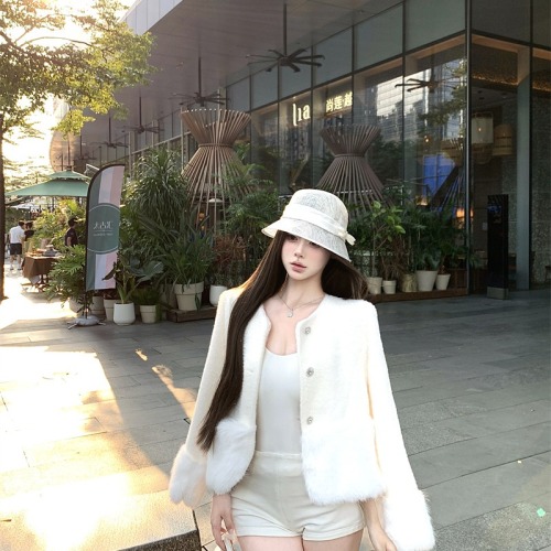 Real-shot ~ Chanel-style coat for women, super stylish winter piece in a gentle French-inspired design—woolen blend with fluffy accents, perfect for a short, chic look.