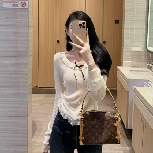 French-style Minimalist Fashionable Chic Pullover with Wave-Edge Bow-Knot Lace-Trimmed Long Sleeves for Women—Autumn Casual Knitwear