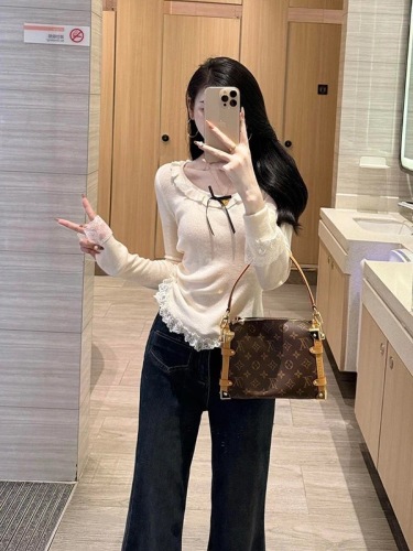 French-style Minimalist Fashionable Chic Pullover with Wave-Edge Bow-Knot Lace-Trimmed Long Sleeves for Women—Autumn Casual Knitwear