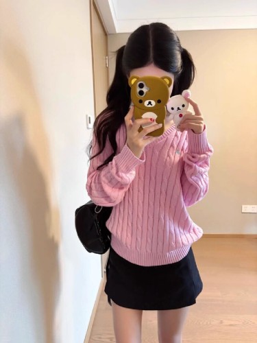 Korean-style pink V-neck cabled sweater for women, autumn/winter 2025 new soft and sweet lazy-style knitted top