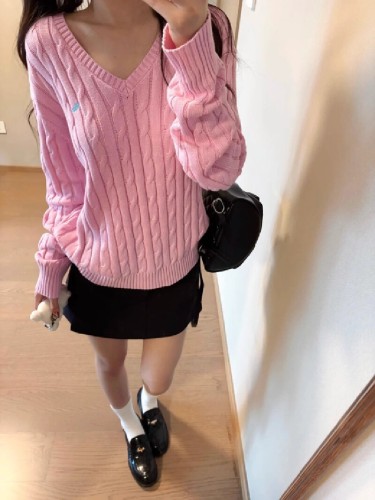 Korean-style pink V-neck cabled sweater for women, autumn/winter 2025 new soft and sweet lazy-style knitted top