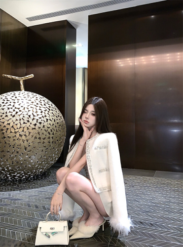 ~Hand-painted Light Luxury White Wool Blend Thickened Small Chanel Style Short Coat Winter French Style Fluffy Personality Overcoat