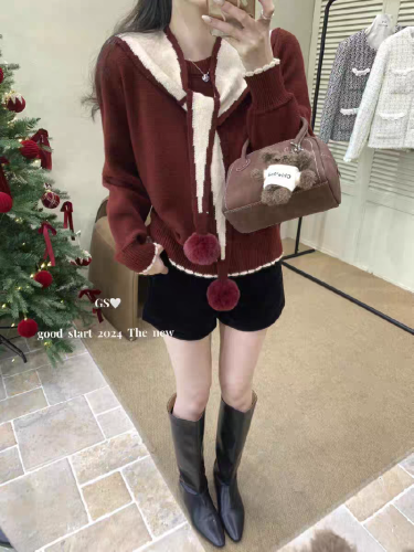 Heart-shaped Button + Plush Knit Cardigan Sweatshirt Outerwear for Autumn/Winter with a Refined French Style Splicing Top