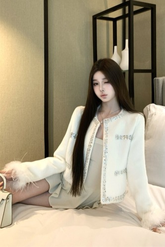 ~Hand-painted Light Luxury White Wool Blend Thickened Small Chanel Style Short Coat Winter French Style Fluffy Personality Overcoat