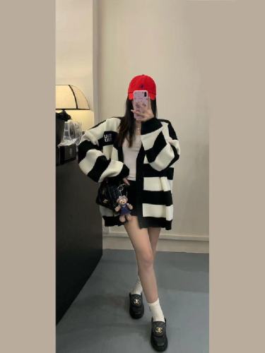 Lazily retro color-blocking striped knit cardigan, 2025 autumn new fashion trendy sweater outerwear