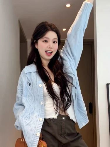 Korean-style age-reducing, loose, and laid-back long-sleeve knitted cardigan for women—perfectly slimming, uniquely stylish, and incredibly beautiful for autumn!