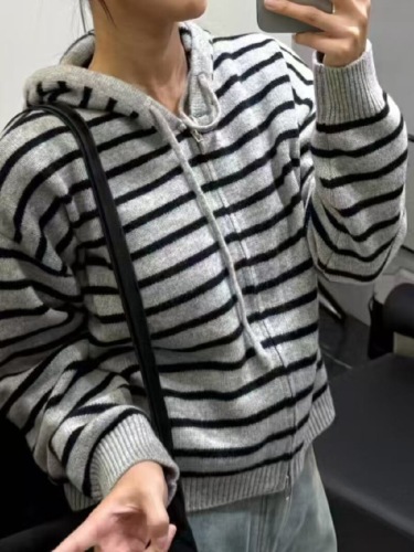 Women's Spring and Autumn Casual Hooded Open Knit Cardigan with Chain Pull, Loose and Simple Style, with a Luxurious and Lazy Look