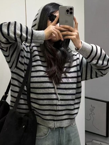 Women's Spring and Autumn Casual Hooded Open Knit Cardigan with Chain Pull, Loose and Simple Style, with a Luxurious and Lazy Look