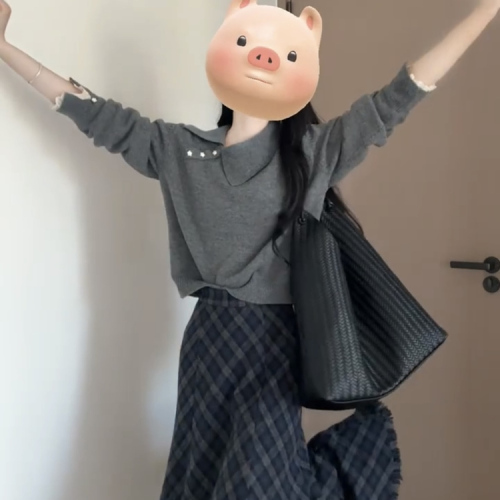 Gray Lapel Sweater for Women, 2025 Fall/Winter Collection: New Autumn Design—Lace-Panel Long-Sleeve Knitted Top, Cropped Style