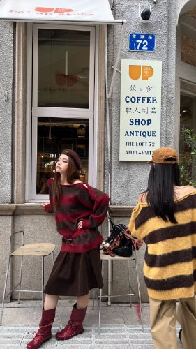 Korean Version 2025 Autumn/Winter New Relaxed Style One-Shoulder Diagonal Striped Knit Top for Women