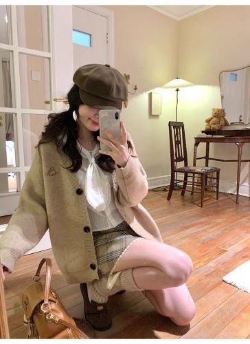 Sweetheart Chestnut V-Neck Embroidered Woolen Coat for Women Autumn Lazy Style Loose Long-Sleeve Knit Cardigan