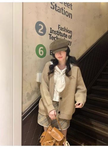 Sweetheart Chestnut V-Neck Embroidered Woolen Coat for Women Autumn Lazy Style Loose Long-Sleeve Knit Cardigan