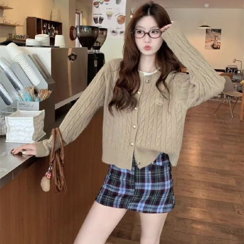 Korean-style age-defying braided design small gold buttons women's autumn soft and cozy Instagram-style knit sweater open jacket