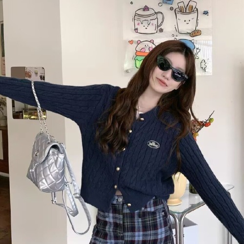 Korean-style age-defying braided design small gold buttons women's autumn soft and cozy Instagram-style knit sweater open jacket