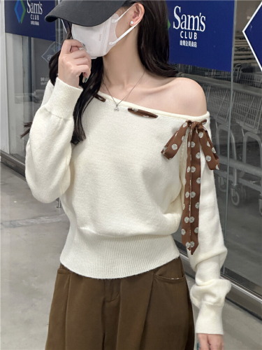 Photographed Green Milk Tea One-Shoulder Polka Dot Strap Knit Top for Women Autumn Design Sensibility Off-the-Shoulder Long Sleeve Knit Top