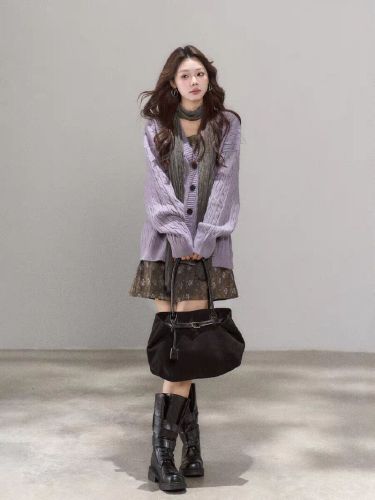 A petite wild berry-colored, relaxed-style sweater coat for women—autumn/winter new collection, featuring a loose fit that’s versatile and exudes high-end elegance for your outfit.