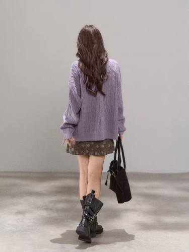 A petite wild berry-colored, relaxed-style sweater coat for women—autumn/winter new collection, featuring a loose fit that’s versatile and exudes high-end elegance for your outfit.