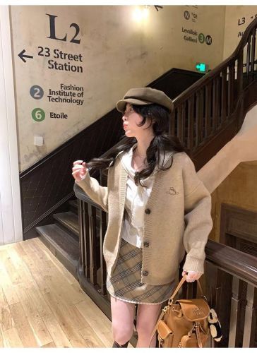 Sweetheart Chestnut V-Neck Embroidered Woolen Coat for Women Autumn Lazy Style Loose Long-Sleeve Knit Cardigan