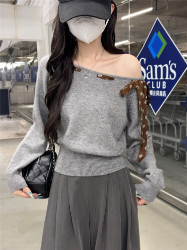 Photographed Green Milk Tea One-Shoulder Polka Dot Strap Knit Top for Women Autumn Design Sensibility Off-the-Shoulder Long Sleeve Knit Top