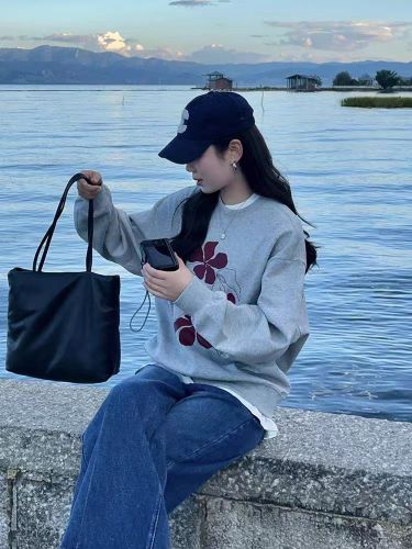 Women's Loose Fit American Style Round Neck Hoodie with Print 2025 New Retro High-End Sweatshirt