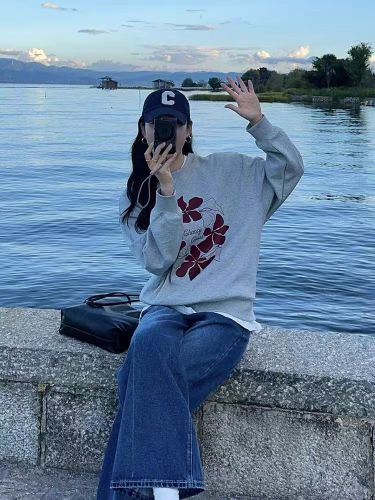 Women's Loose Fit American Style Round Neck Hoodie with Print 2025 New Retro High-End Sweatshirt