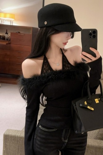 Real-shot ~ Lace-Panel Knitted Base Layer Top, Slim-Fit, Sexy, and Ultra-Chic Off-Shoulder Halterneck Style