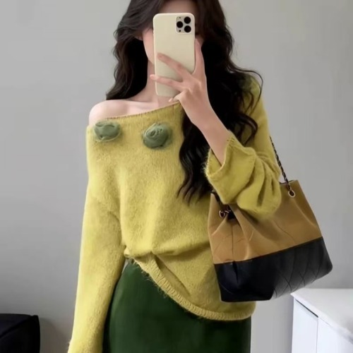 French-style three-dimensional floral one-shoulder green turtleneck sweater for women, autumn and winter loose lazy-style off-shoulder knit top