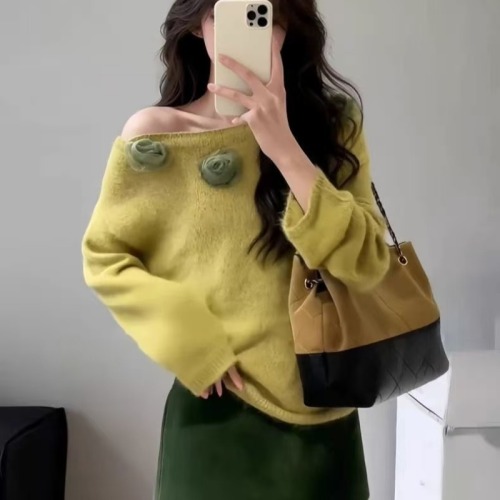 French-style three-dimensional floral one-shoulder green turtleneck sweater for women, autumn and winter loose lazy-style off-shoulder knit top