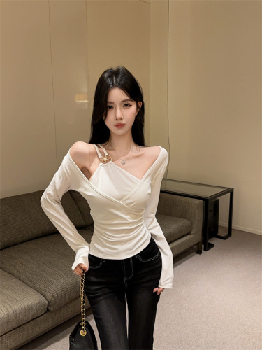 Real-shot ~ Sleek, Alluring Cutout Neckline Fashionable Base Long-Sleeve Off-Shoulder Slim-Fit T-Shirt for Women | Designer-Designed Top for Ladies