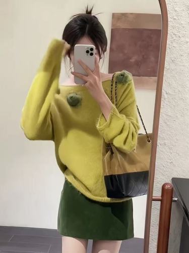 French-style three-dimensional floral one-shoulder green turtleneck sweater for women, autumn and winter loose lazy-style off-shoulder knit top