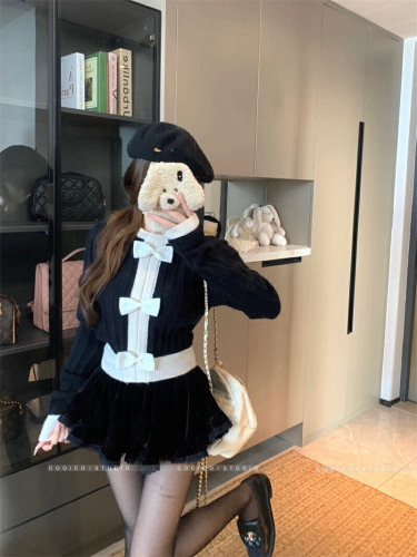 Photographed Little Black Dress Feel Vertical Black and White Bow Collage Wool Knit Top Autumn