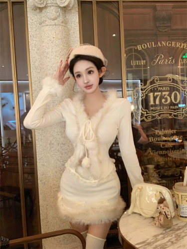 Photographed~ Autumn/Winter New Slimming & Body-Concealing Pure Desire Style Unique Design Sensibility Top + Skirt Two-Piece Set