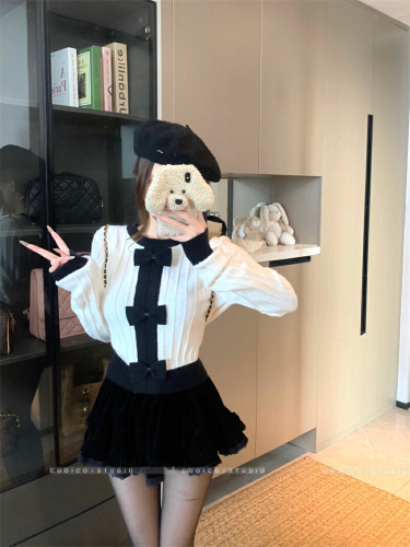 Photographed Little Black Dress Feel Vertical Black and White Bow Collage Wool Knit Top Autumn