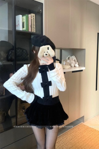 Photographed Little Black Dress Feel Vertical Black and White Bow Collage Wool Knit Top Autumn