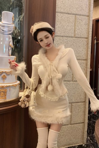 Photographed~ Autumn/Winter New Slimming & Body-Concealing Pure Desire Style Unique Design Sensibility Top + Skirt Two-Piece Set