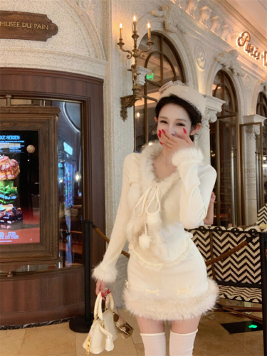 Photographed~ Autumn/Winter New Slimming & Body-Concealing Pure Desire Style Unique Design Sensibility Top + Skirt Two-Piece Set