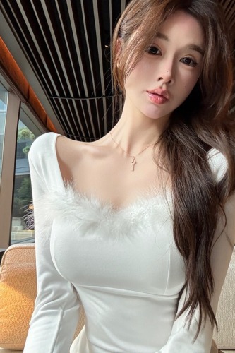 Actual shoot ~ White long sleeve T-shirt 2025 winter new style straight shoulder splicing plush collar lined base top shirt