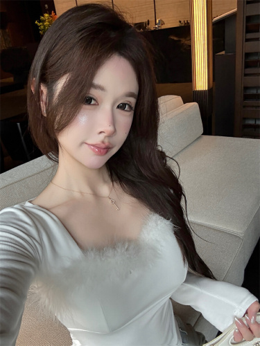 Actual shoot ~ White long sleeve T-shirt 2025 winter new style straight shoulder splicing plush collar lined base top shirt
