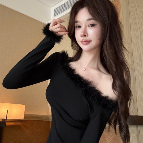 Actual shoot~ French one-shoulder splicing fuzzy base top women's 2025 new warm lining shoulder-revealing tight-fitting dress