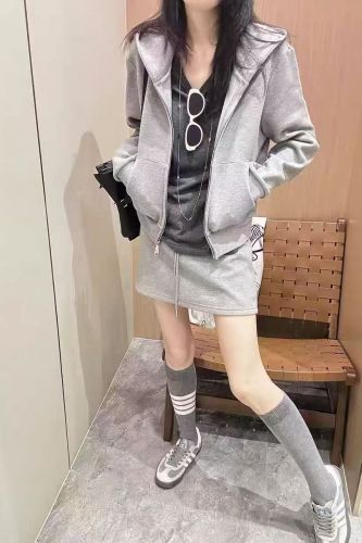 American Retro Grey Hooded Sweatshirt and Skirt Set Loose and Slimming Casual Sportswear