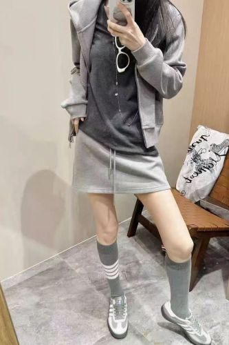 American Retro Grey Hooded Sweatshirt and Skirt Set Loose and Slimming Casual Sportswear