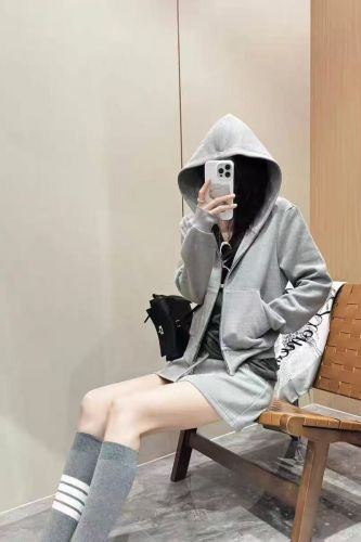 American Retro Grey Hooded Sweatshirt and Skirt Set Loose and Slimming Casual Sportswear