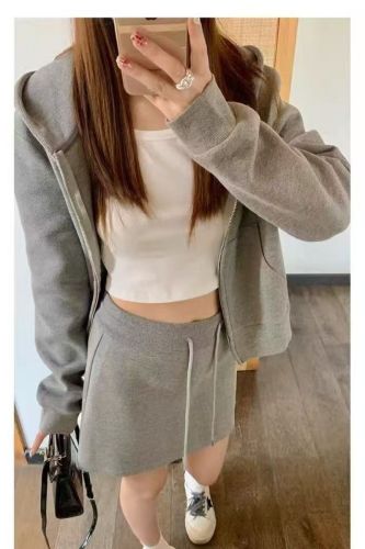 American Retro Grey Hooded Sweatshirt and Skirt Set Loose and Slimming Casual Sportswear